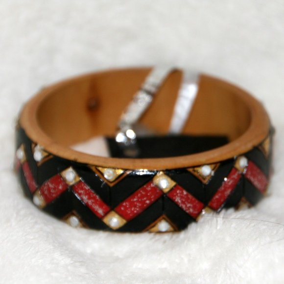 Wood-burned & Hand-painted Red Blk Bracelet - Picture 2 of 2